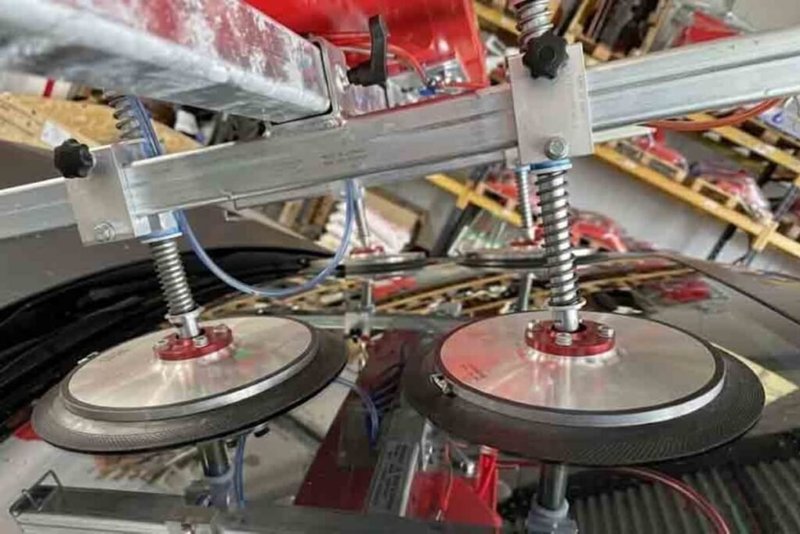 Ventouse industrielle à verrouillage mécanique en service — le principe de base de la technologie miniaturisée pour la salle de bain